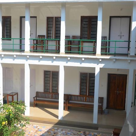 Arya Homestay Bougain Villa Гокарна Экстерьер фото