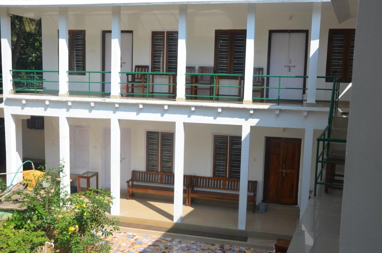 Arya Homestay Bougain Villa Гокарна Экстерьер фото