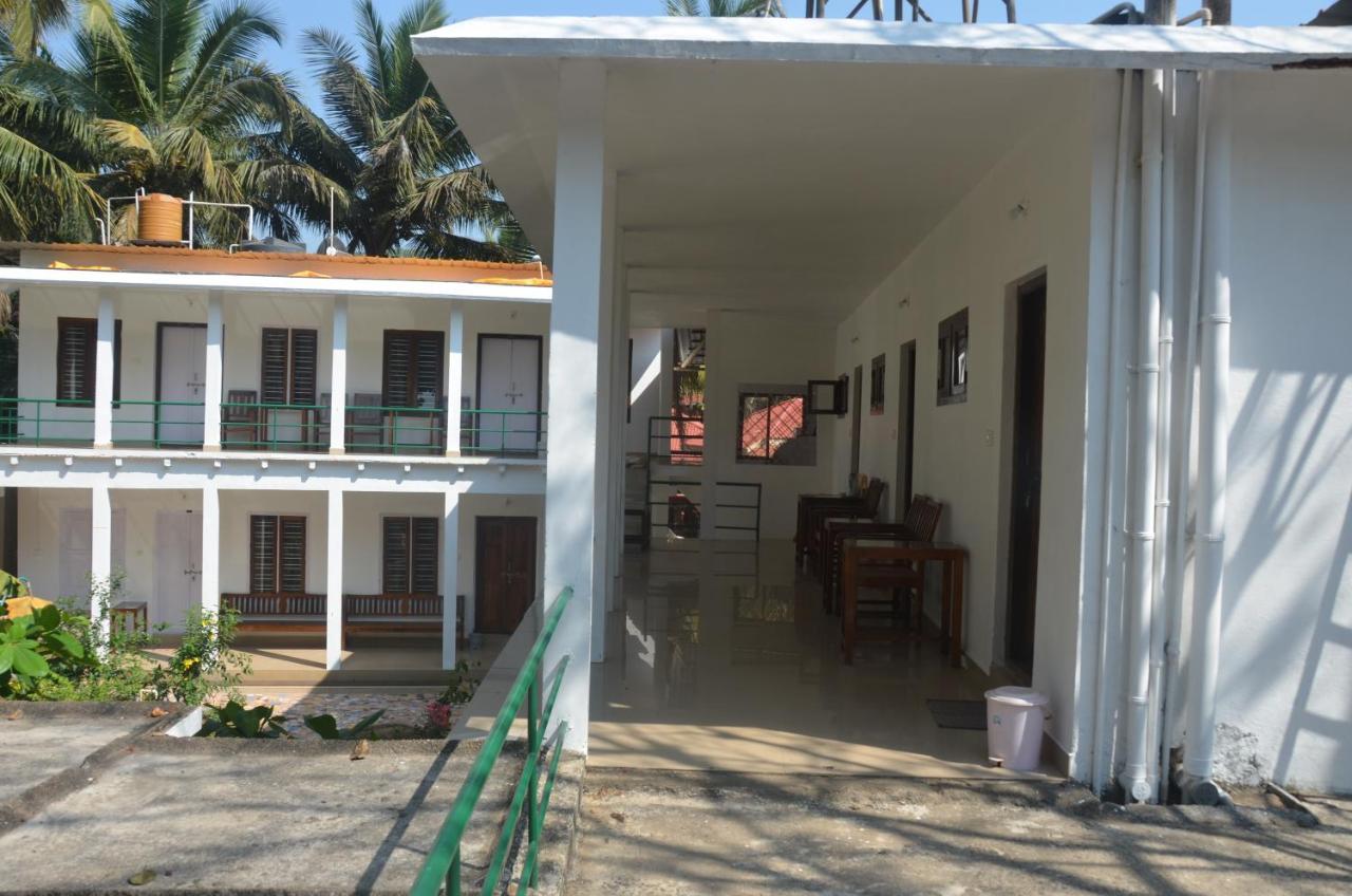 Arya Homestay Bougain Villa Гокарна Экстерьер фото