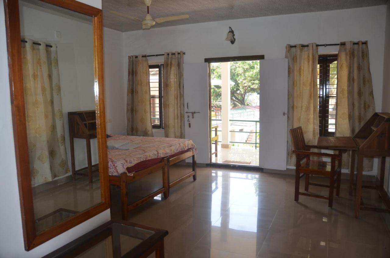 Arya Homestay Bougain Villa Гокарна Экстерьер фото