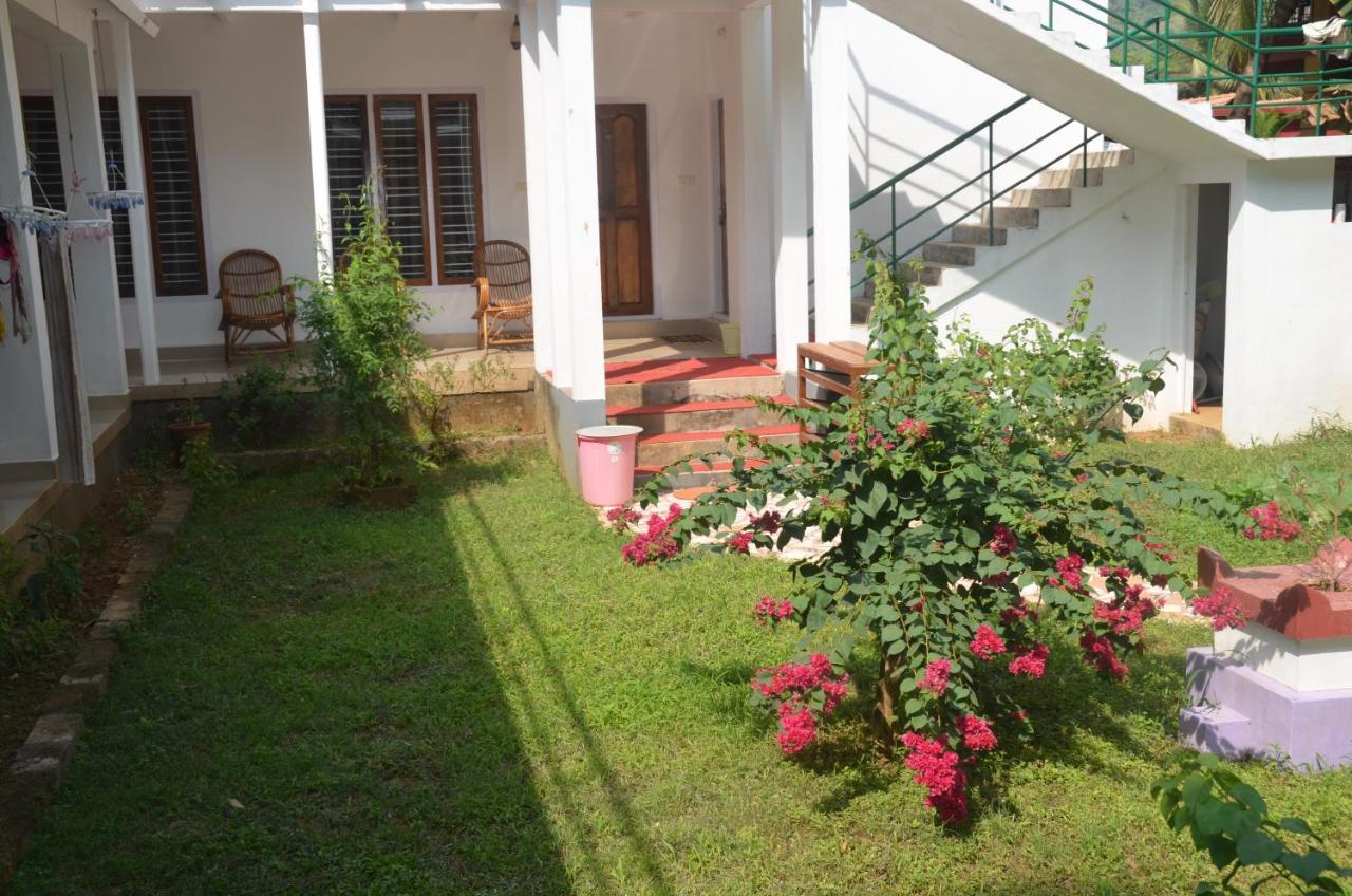 Arya Homestay Bougain Villa Гокарна Экстерьер фото