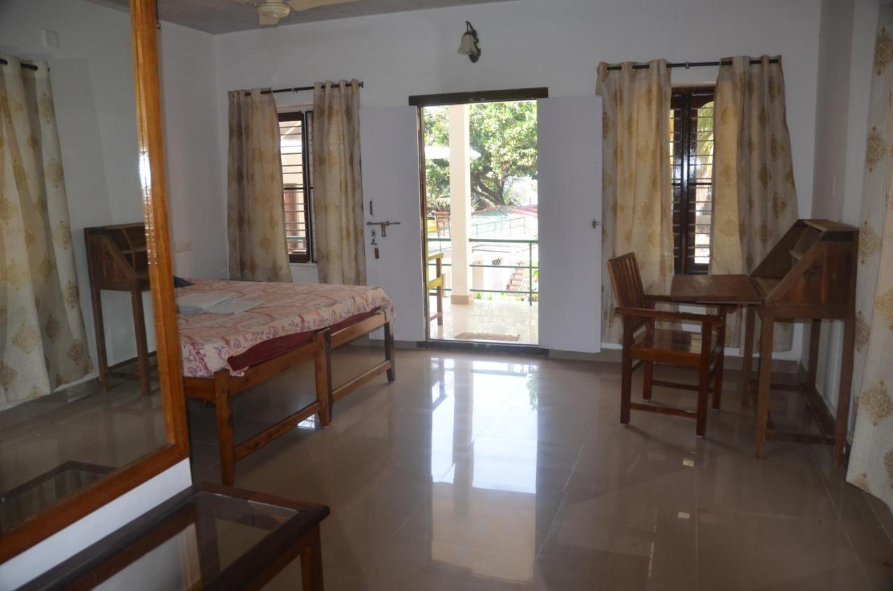 Arya Homestay Bougain Villa Гокарна Экстерьер фото